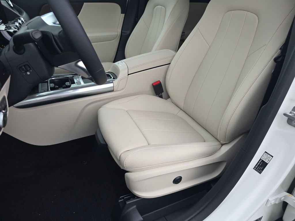 New 2026 Polar White Mercedes-Benz GLA 250 image 30