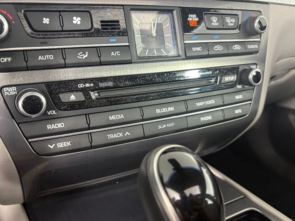 Used 2017 White Genesis 3.8 image 24