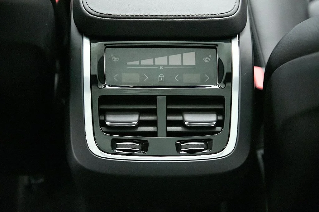 Certified Used 2024 Platinum Grey Volvo Plus image 24