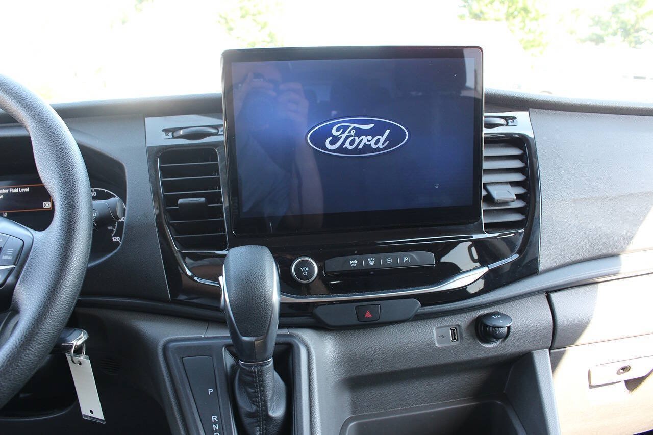 Used 2024 Oxford White Ford 350 XLT 3dr LWB Low Roof Passenger Van image 10
