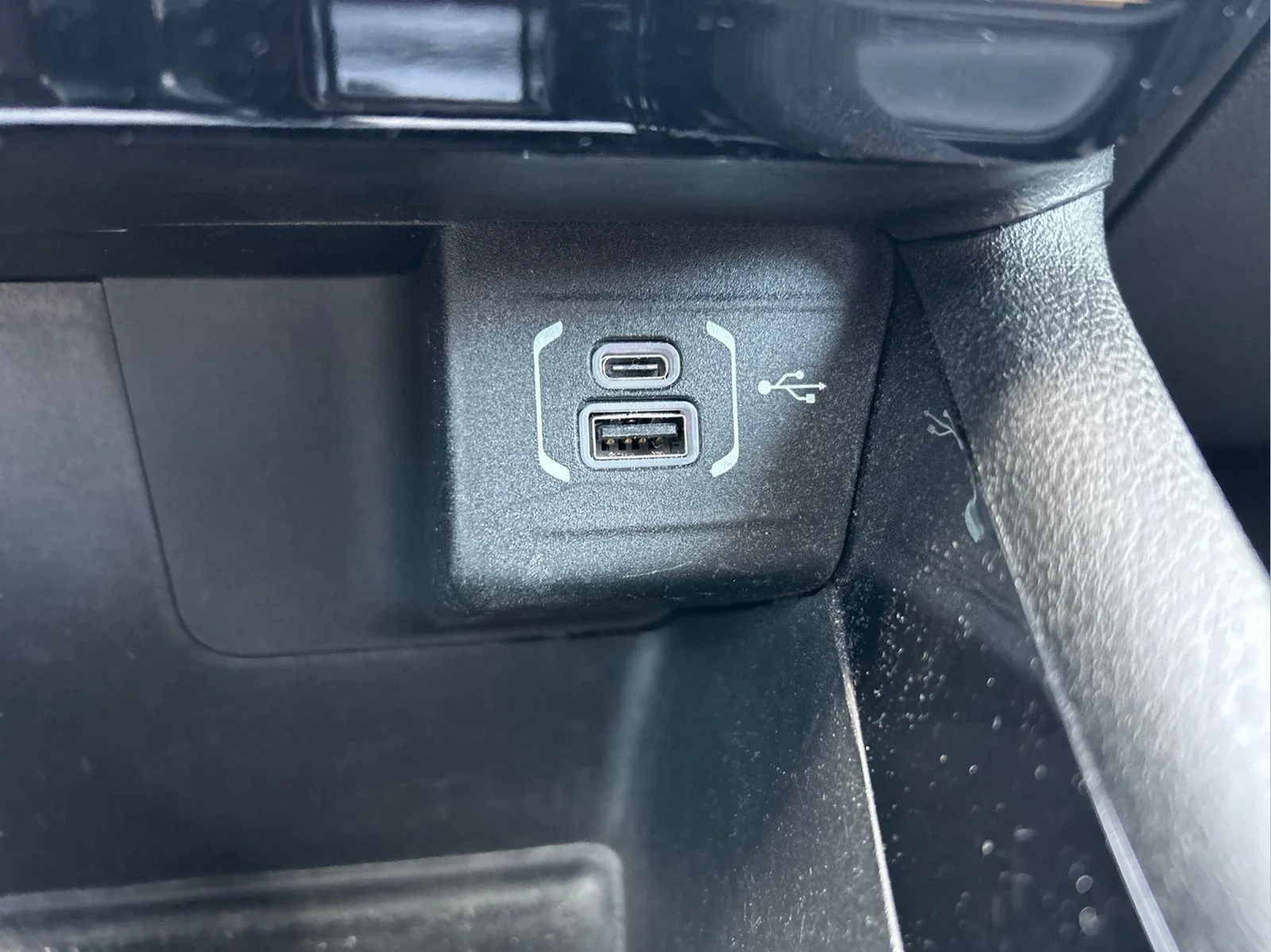 Used 2022 Crystal Metallic Jeep Limited image 32