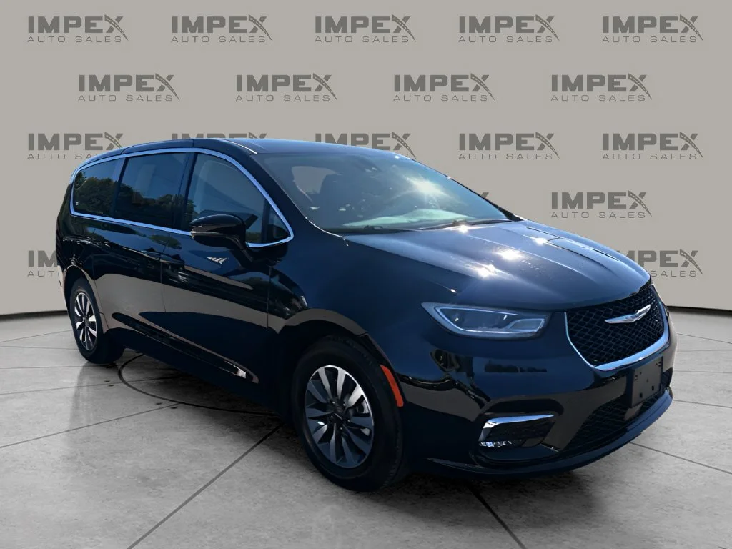 Used 2024 Black Chrysler Select image 7