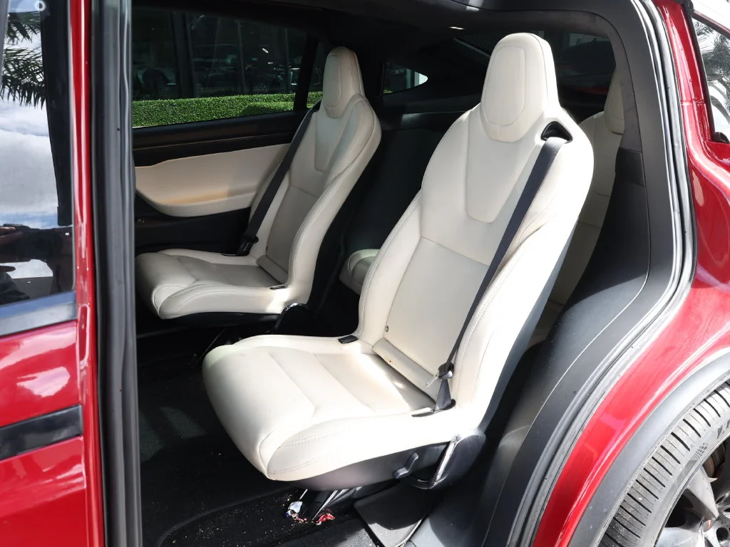 Used 2019 Red Tesla  image 17