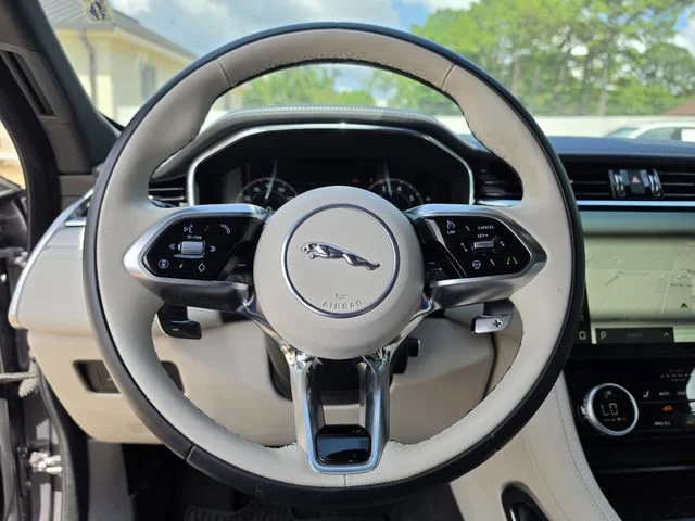 2025 Jaguar F-PACE R-Dynamic S - Photo 23