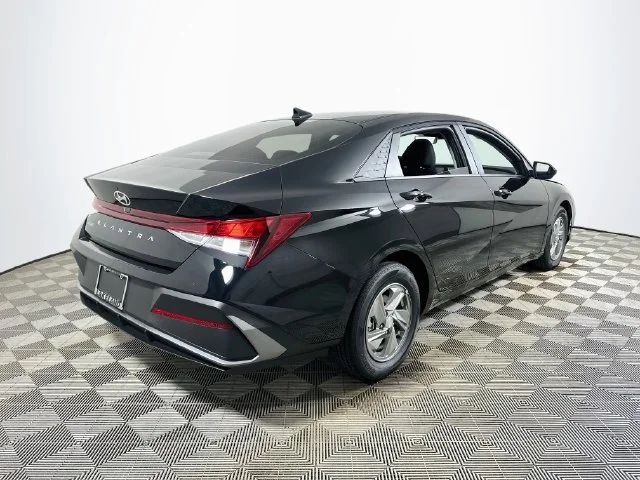 New 2026 Black Hyundai SE image 3