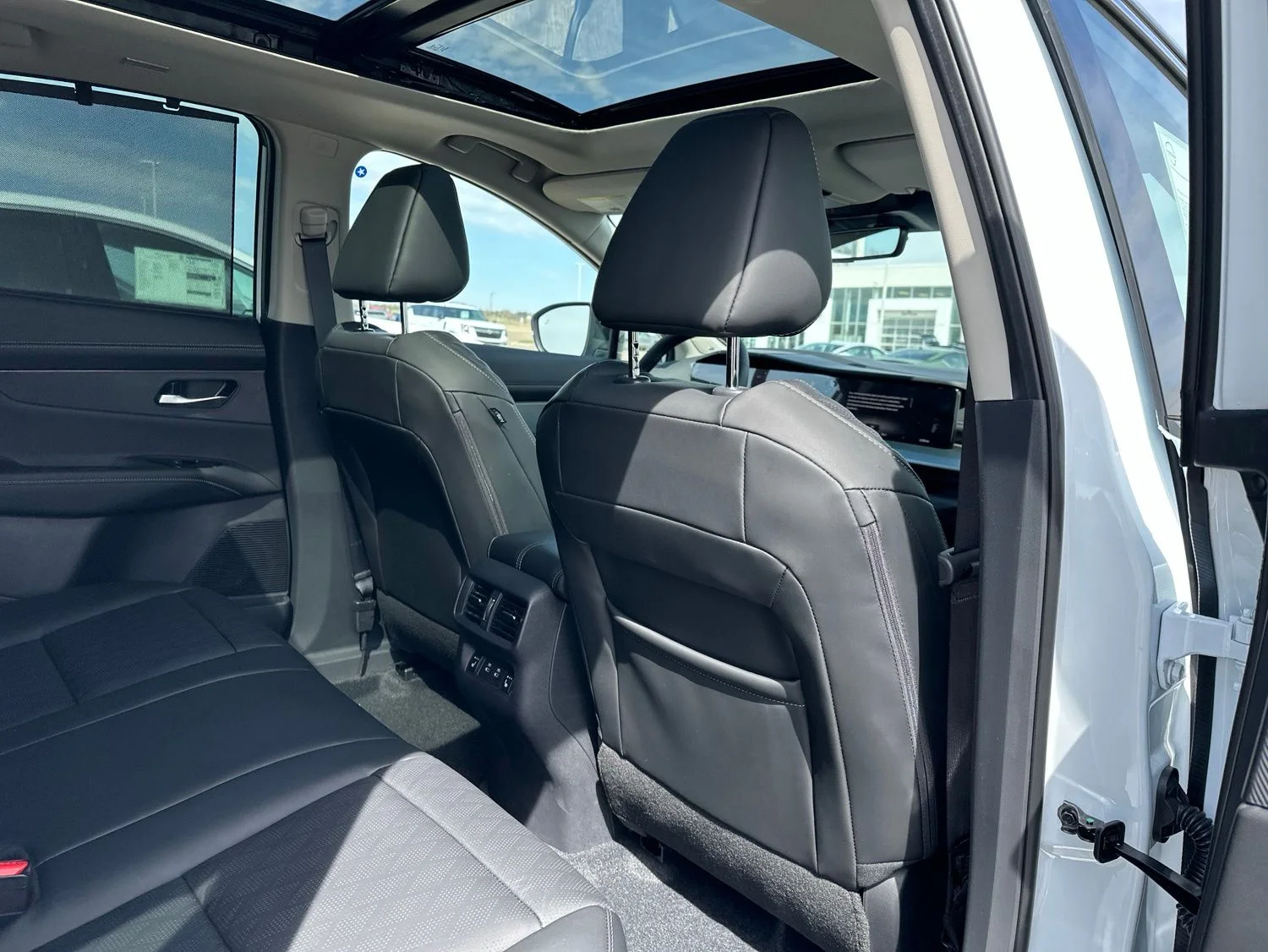 New 2026 Everest White Pearl TriCoat / Super Black Two-tone Nissan Platinum image 24