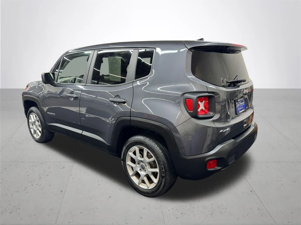 Used 2023 Gray Jeep Latitude image 4