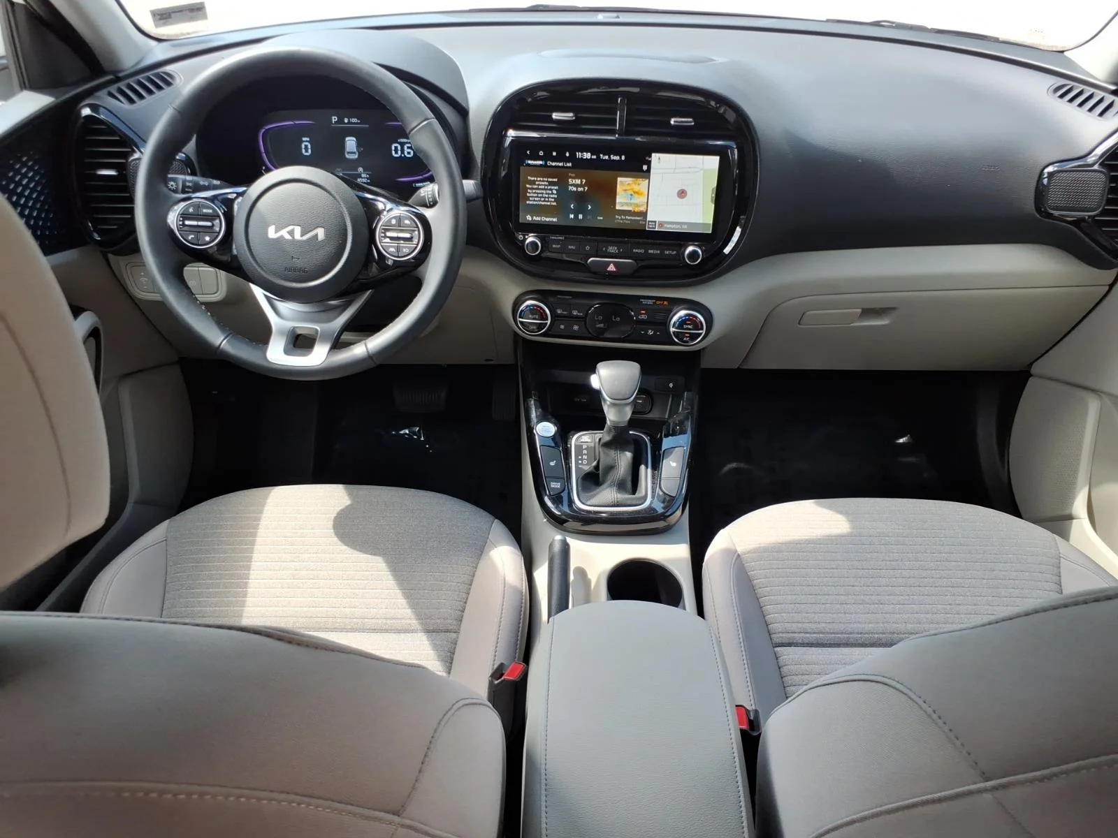 Used 2025 Snow White Pearl Kia EX image 28
