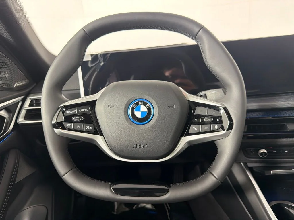 Used 2026 Black Sapphire Metallic BMW xDrive40 image 18