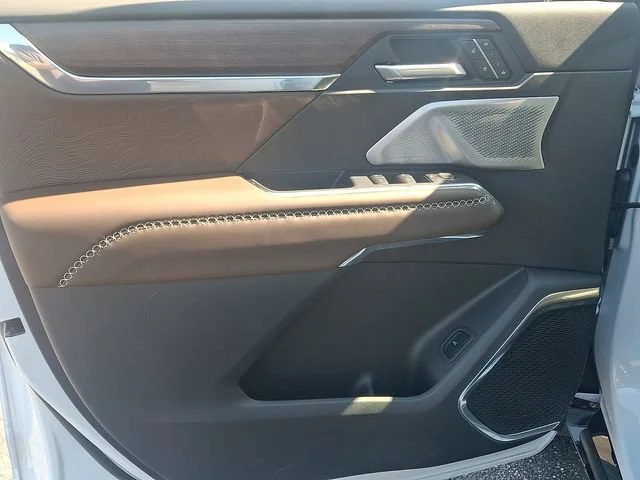 New 2027 Glacier White Tricoat GMC Denali Ultimate image 12