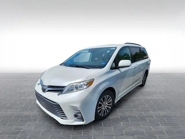 Used 2019 White Toyota XLE Auto Access Seat image 3