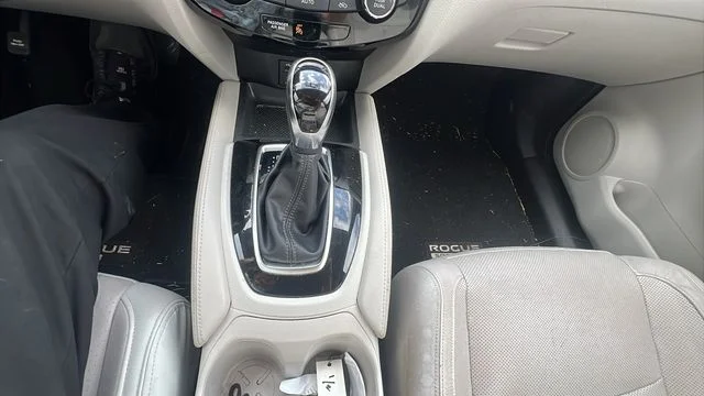 Used 2017 Blue Nissan SL image 26