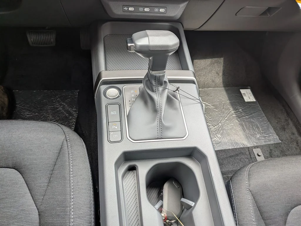 New 2027 Snow White Pearl Kia LX image 44