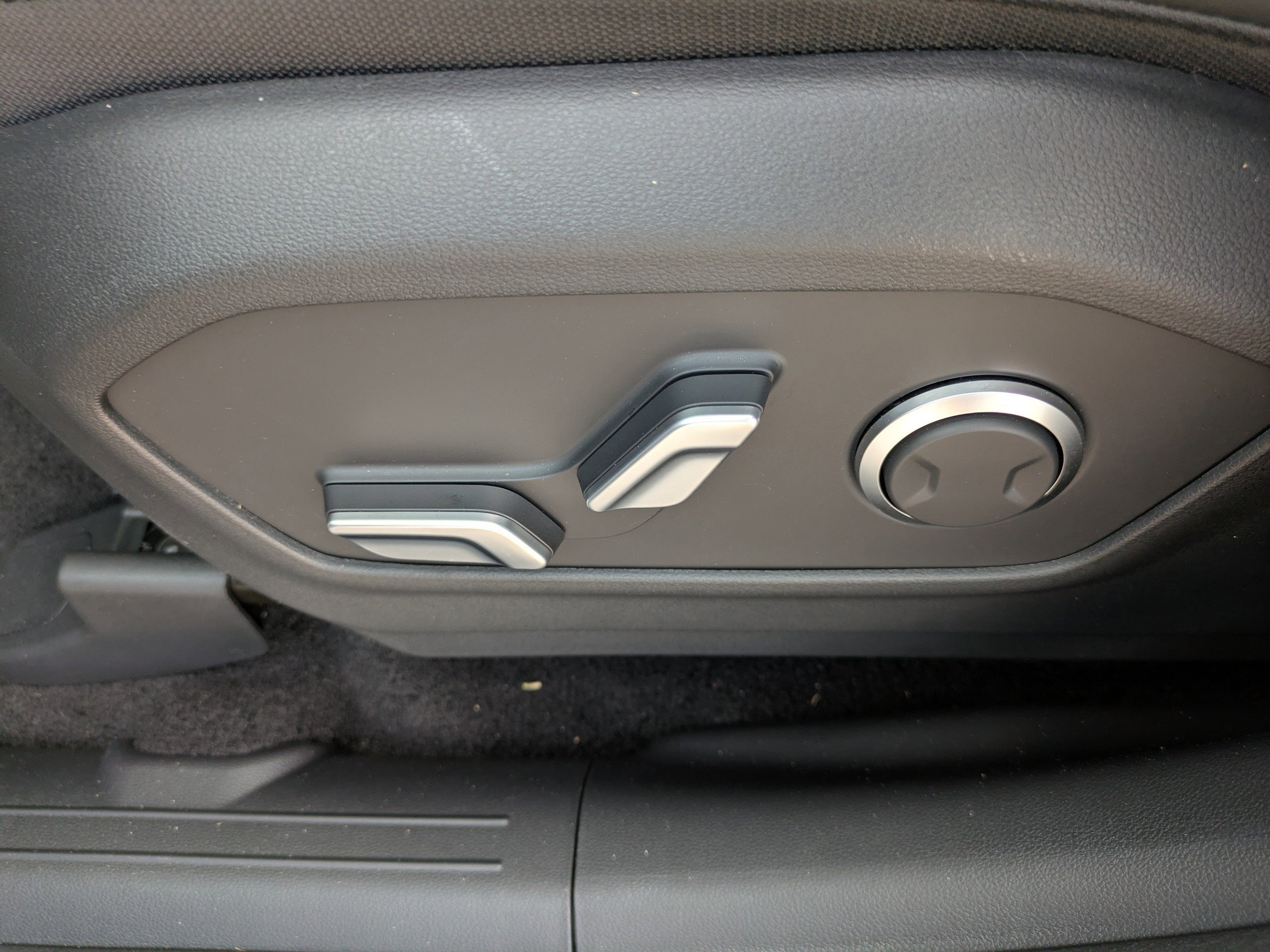 New 2026 Shimmering Silver Hyundai SEL image 18