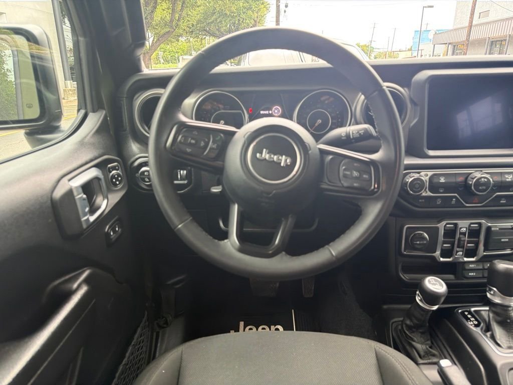 Used 2023 Green Jeep Sport S image 22