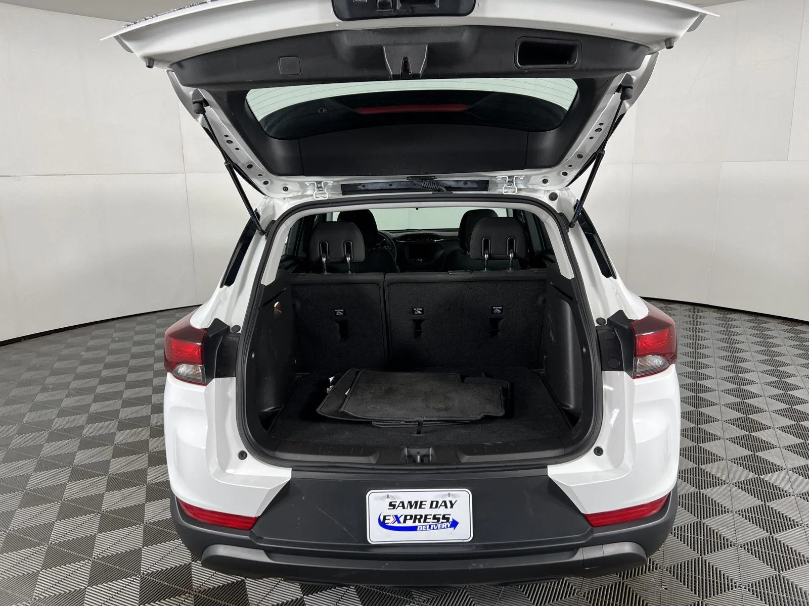 Used 2023 Summit White Chevrolet LS image 26
