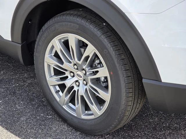 New 2026 Star White Metallic Tri-Coat Ford Platinum™ image 7