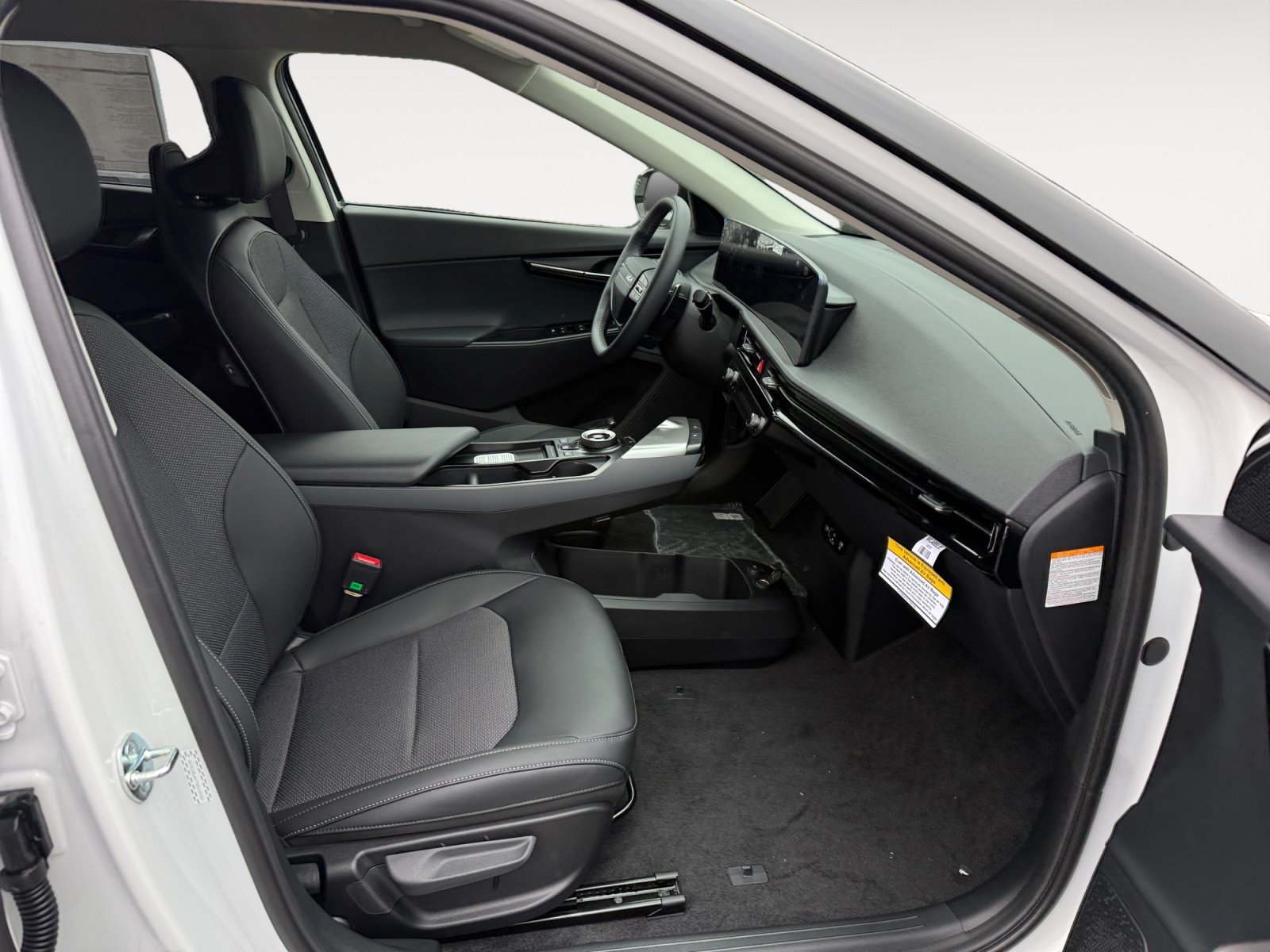 New 2026 Glacial White Pearl Kia LIGHT image 19