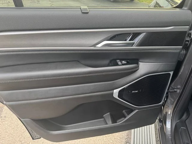 New 2026 Baltic-Gray Metallic Clear-Coat Exterior Paint Jeep Grand Wagoneer image 20