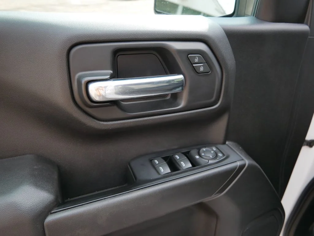 Used 2019 White Chevrolet Custom image 15