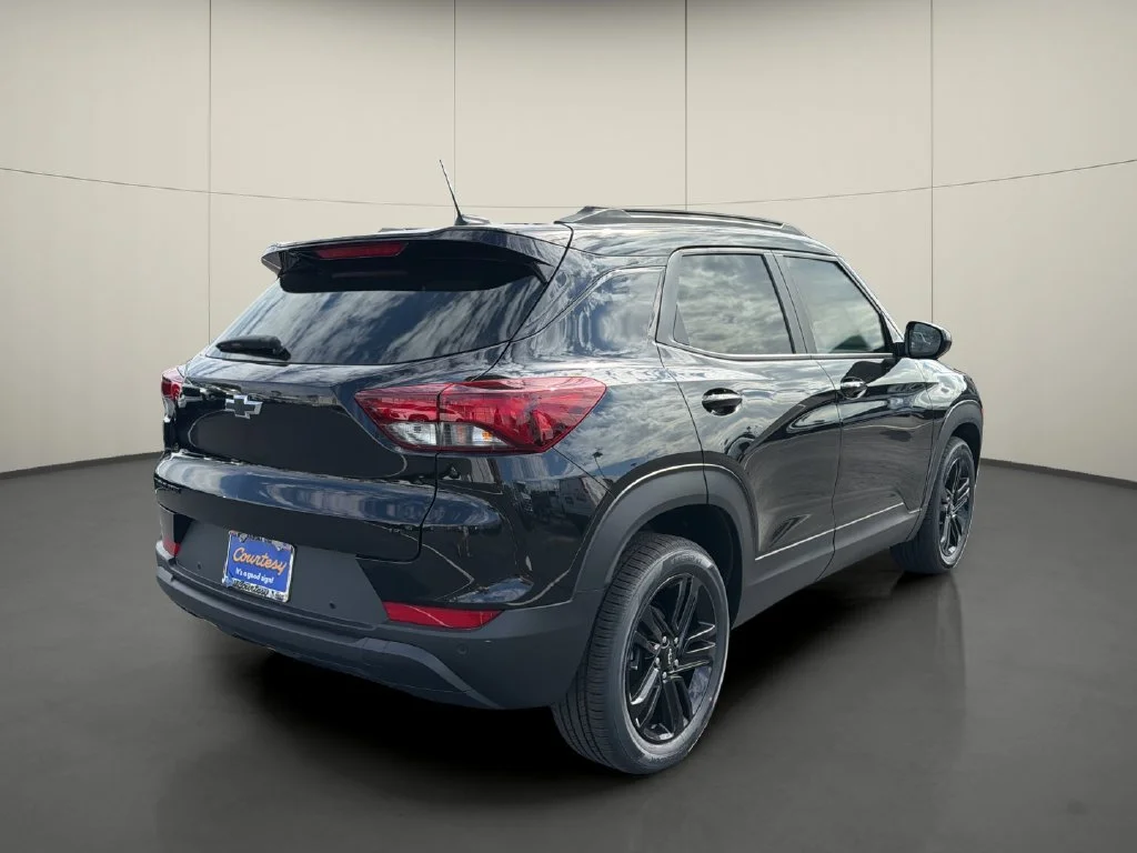 New 2026 Mosaic Black Metallic Chevrolet LT image 7