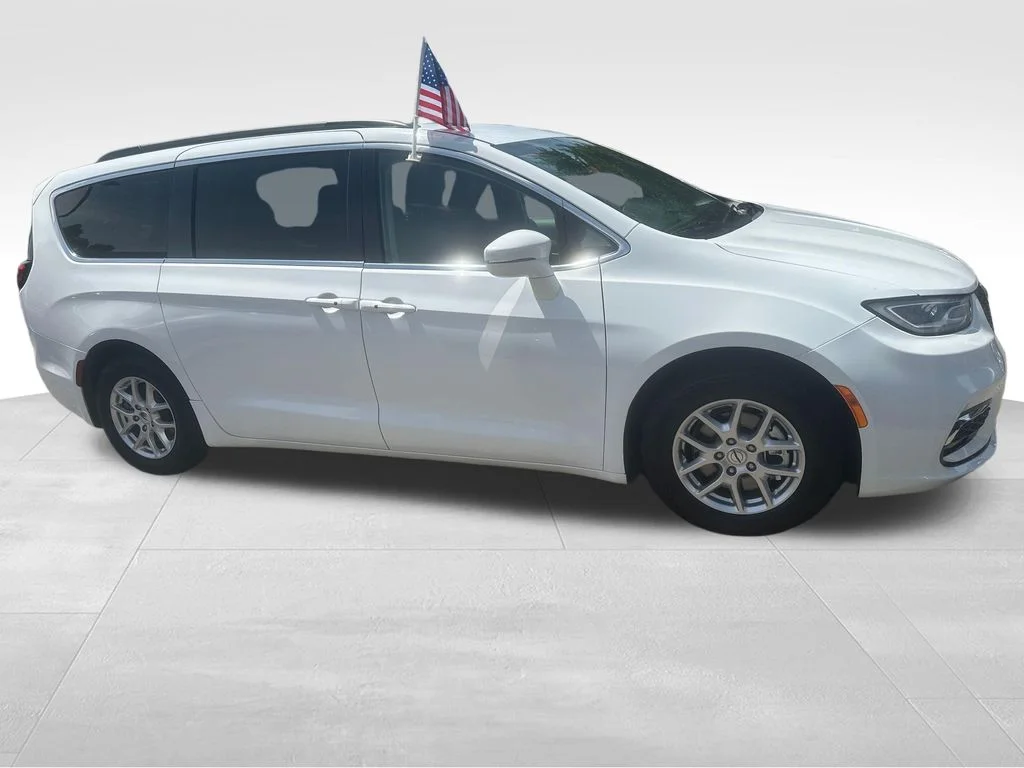 Used 2022 White Chrysler Touring L image 29