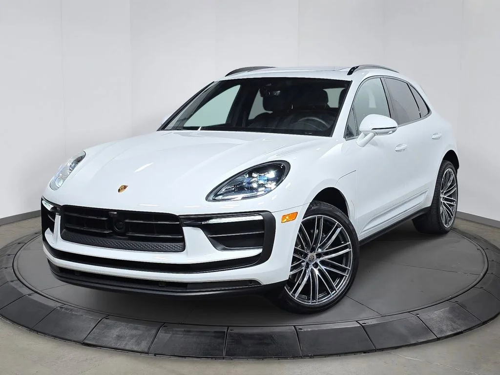 2025 Porsche Macan's photo