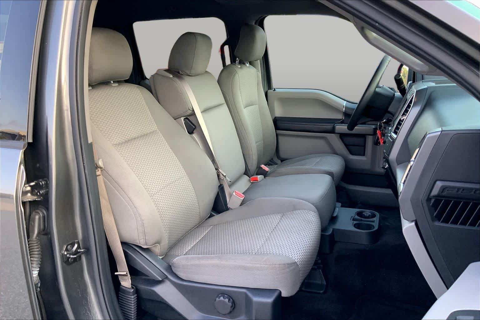 Used 2016 Magnetic Metallic Ford XLT image 9