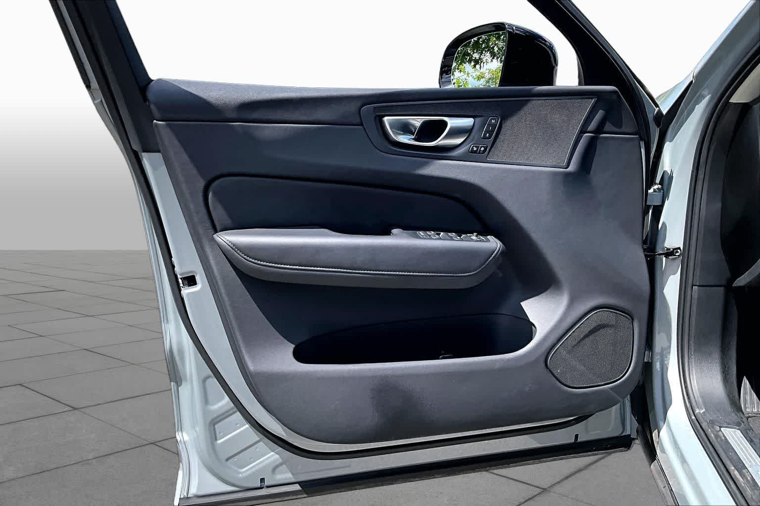 Used 2025 Vapour Grey Metallic Volvo Plus image 22