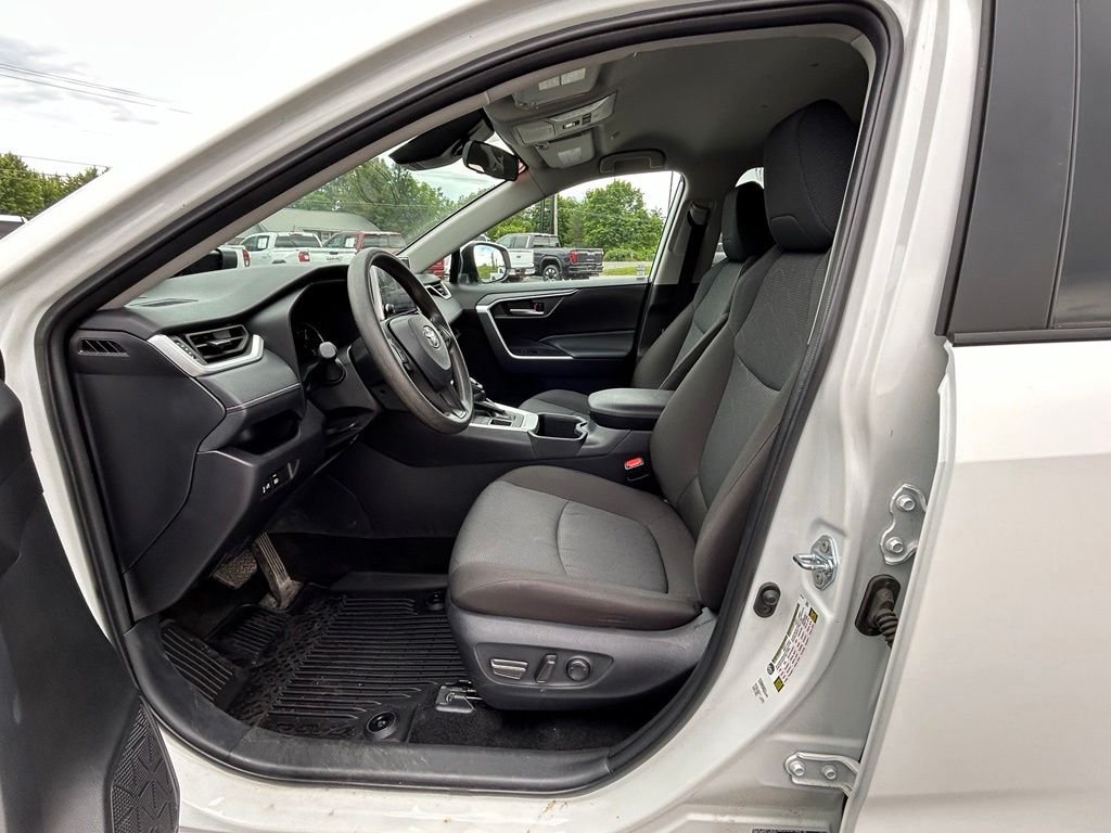 Used 2025 White Toyota XLE image 16