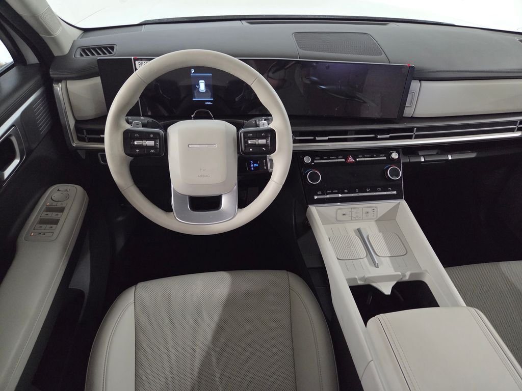Used 2025 White Hyundai SEL image 17