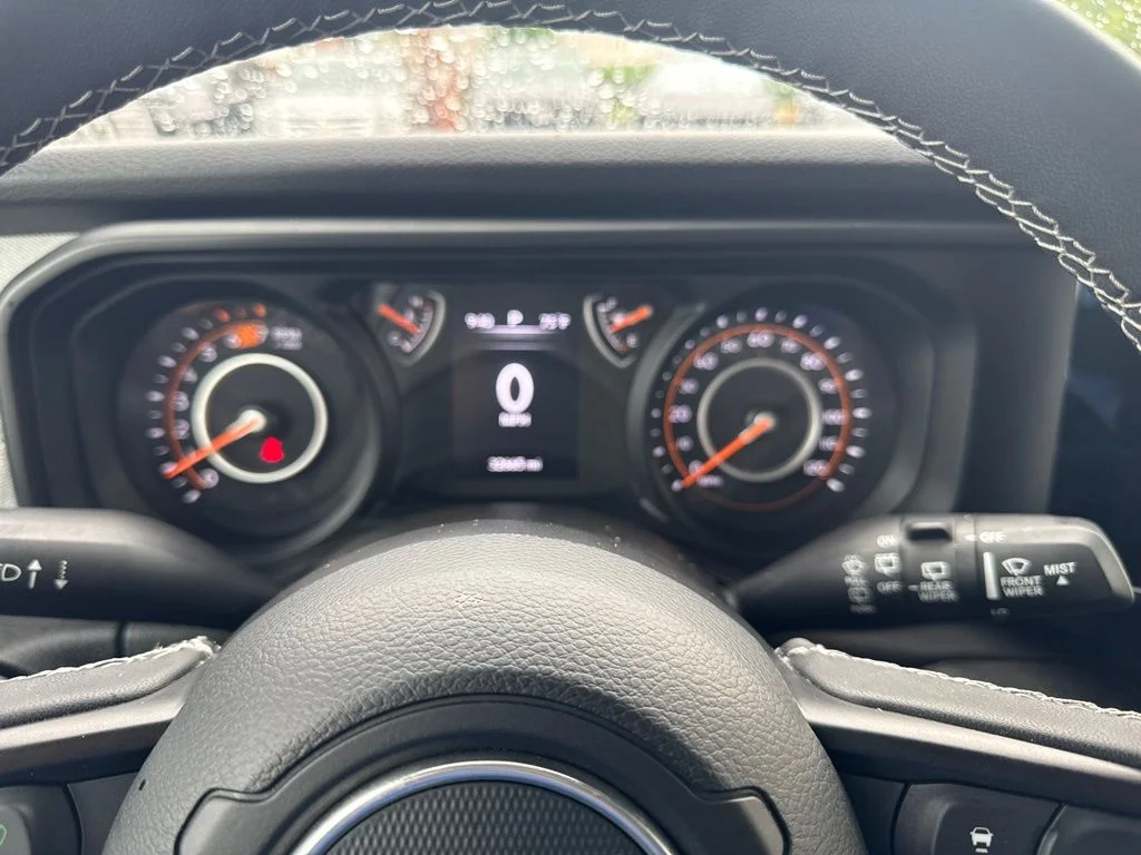 Used 2025 White Jeep Sport S image 21