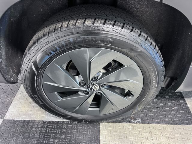 Certified Used 2025 Black Volkswagen 1.5T S image 14