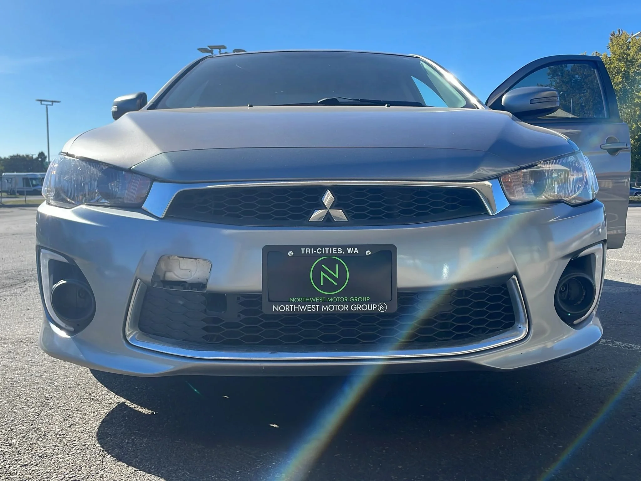 Used 2017 Mercury Gray Pearl Mitsubishi ES image 27