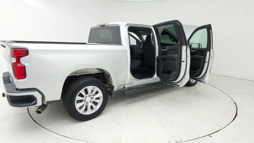Used 2020 SILVER ICE METALLIC Chevrolet Custom image 12