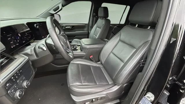 Used 2025 Black Chevrolet Z71 image 17