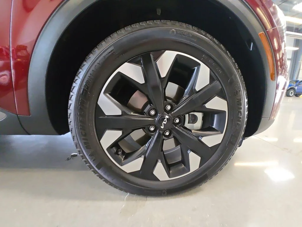Used 2023 Red Kia X-Line Prestige image 28