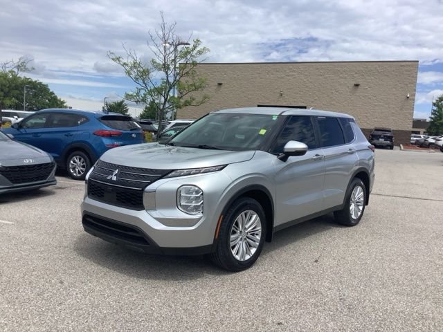 Used 2022 Silver Mitsubishi ES image 33