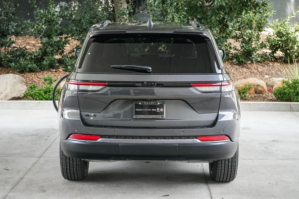 New 2026 Baltic Gray Metallic Clear-Coat Exterior Paint Jeep Altitude image 5