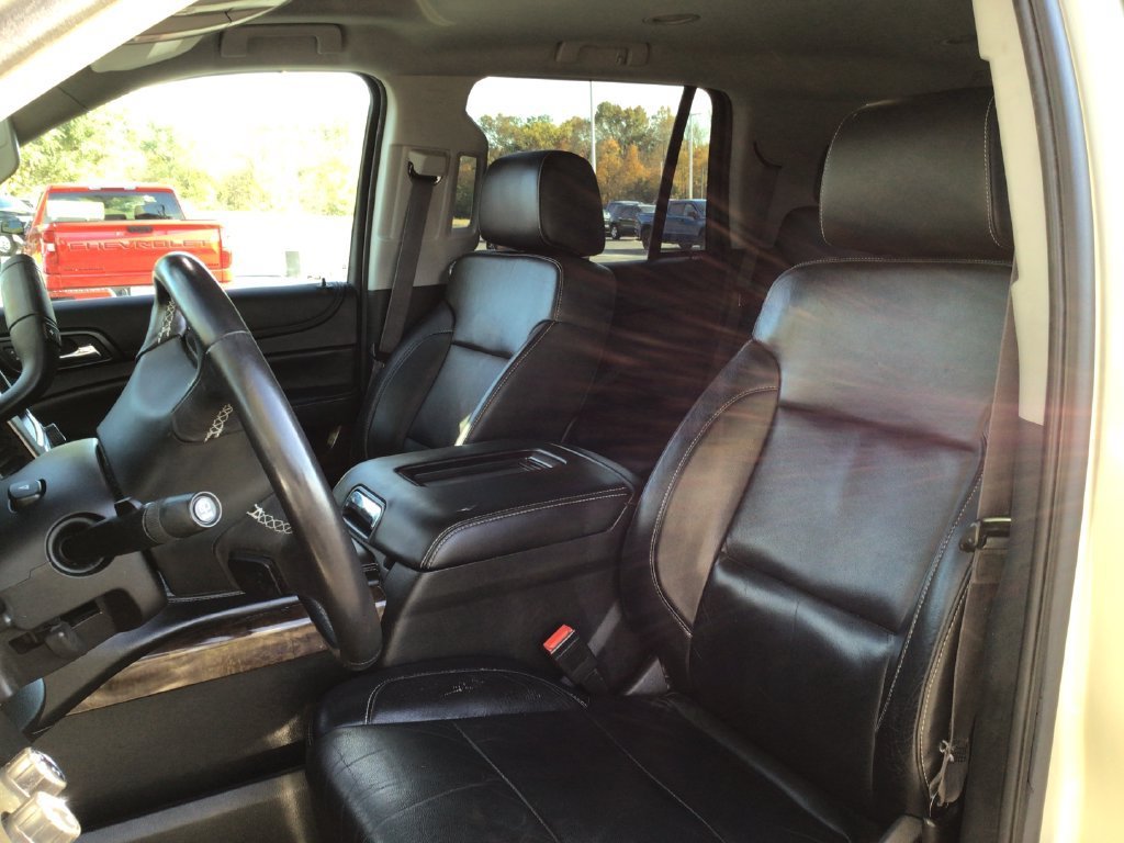 Used 2015 CHAMPAGNE SILVER METALLIC Chevrolet LT image 26