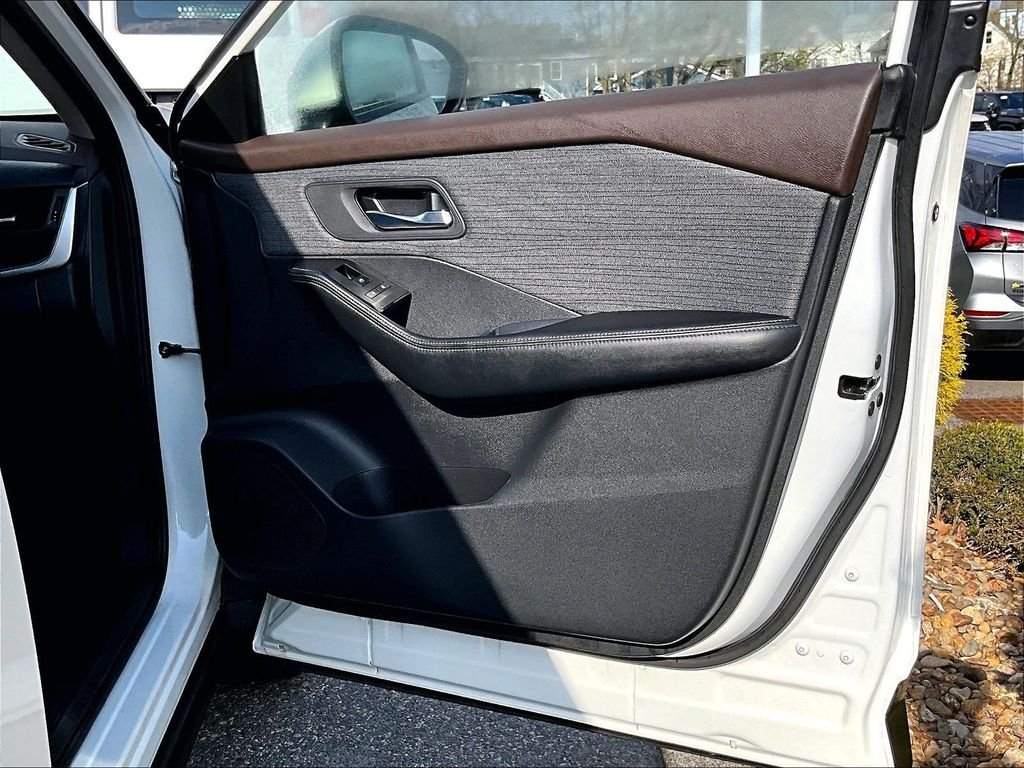 Used 2023 White Nissan SV image 12