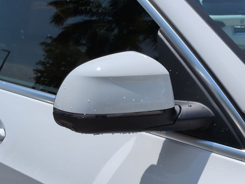 New 2026 Alpine White BMW xDrive40i image 12