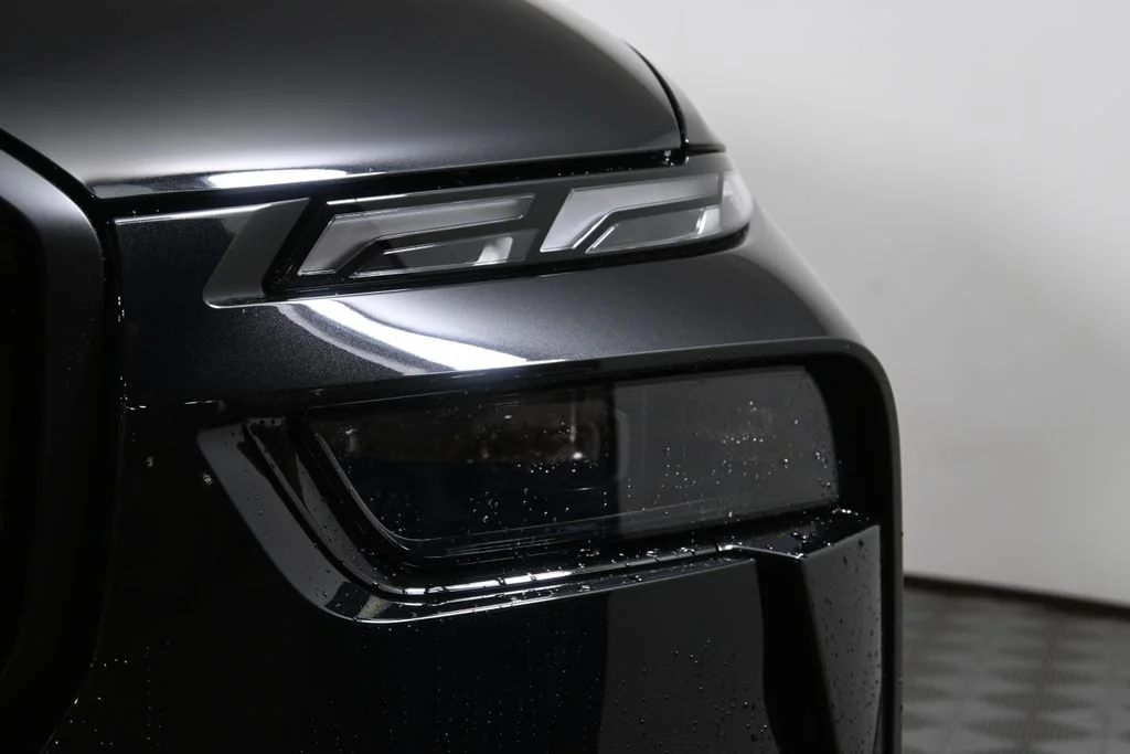 Used 2027 Black BMW M60i image 11