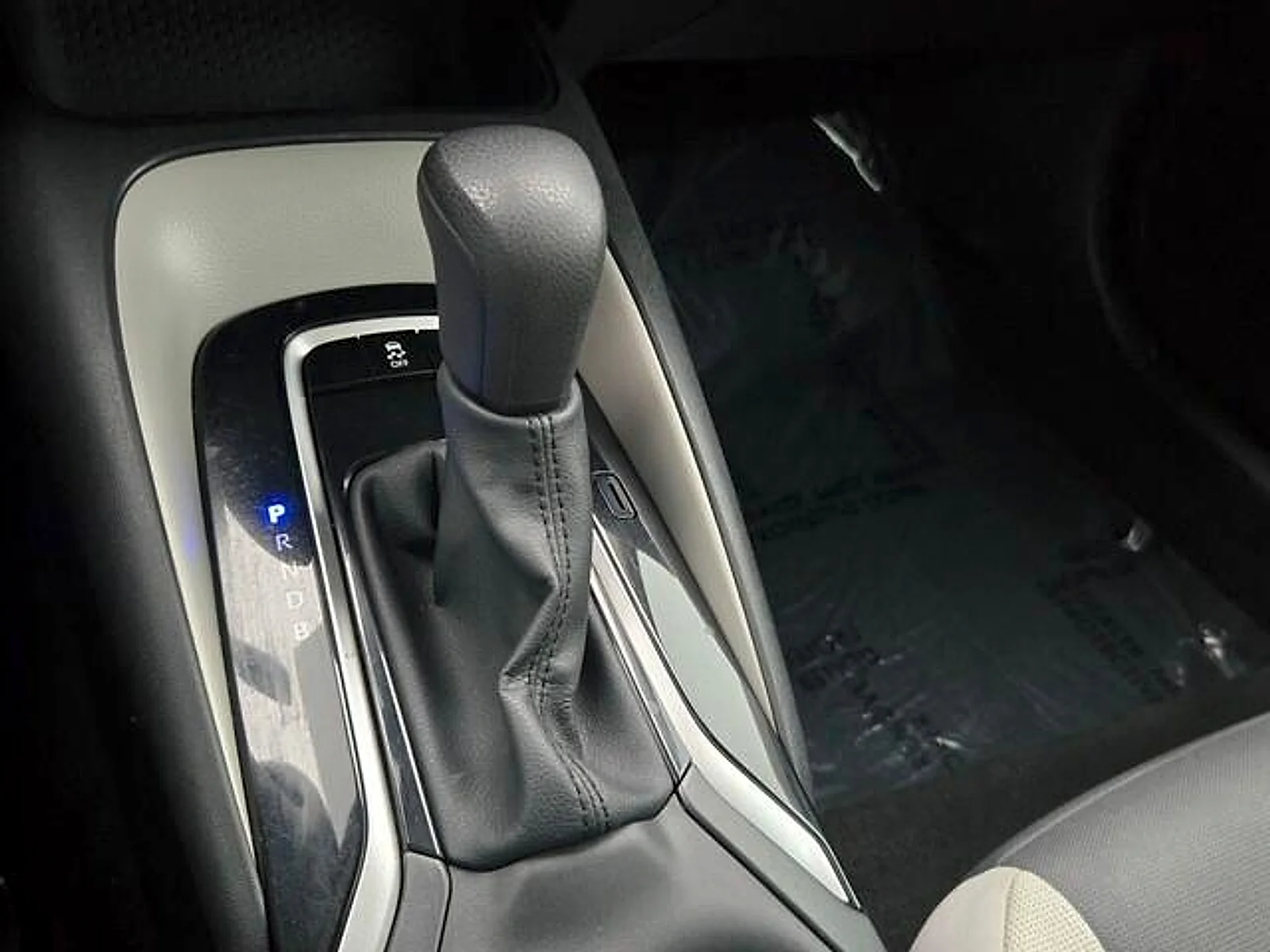 Used 2024  Toyota LE image 20