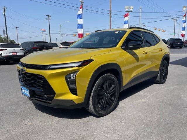 Used 2025 Yellow Chevrolet ACTIV image 3
