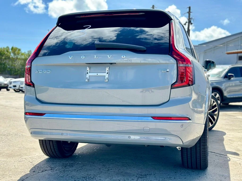 New 2026 Gray Volvo T8 Plus image 3
