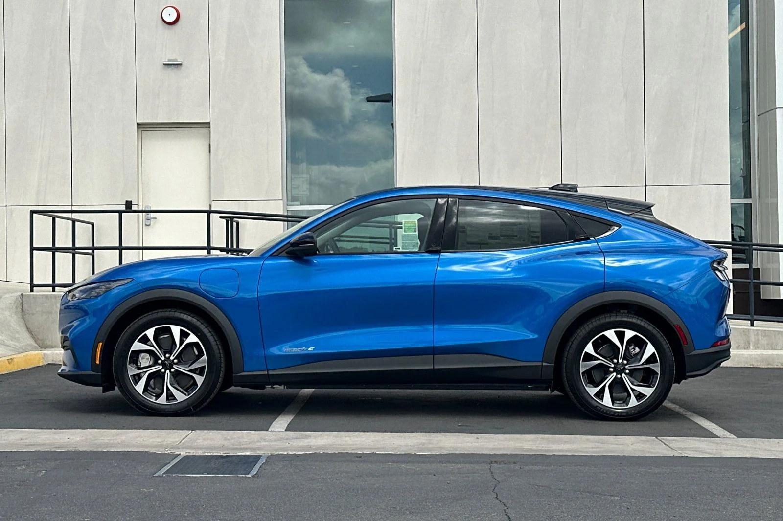 New 2026 Blue Ford Select image 6