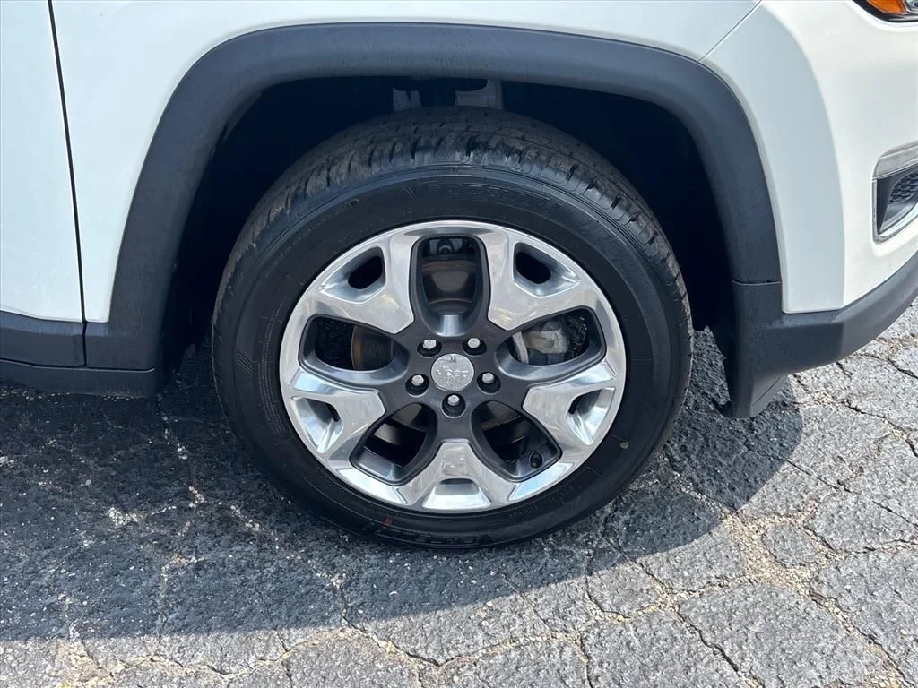 Used 2018 White Clearcoat Jeep Limited image 10