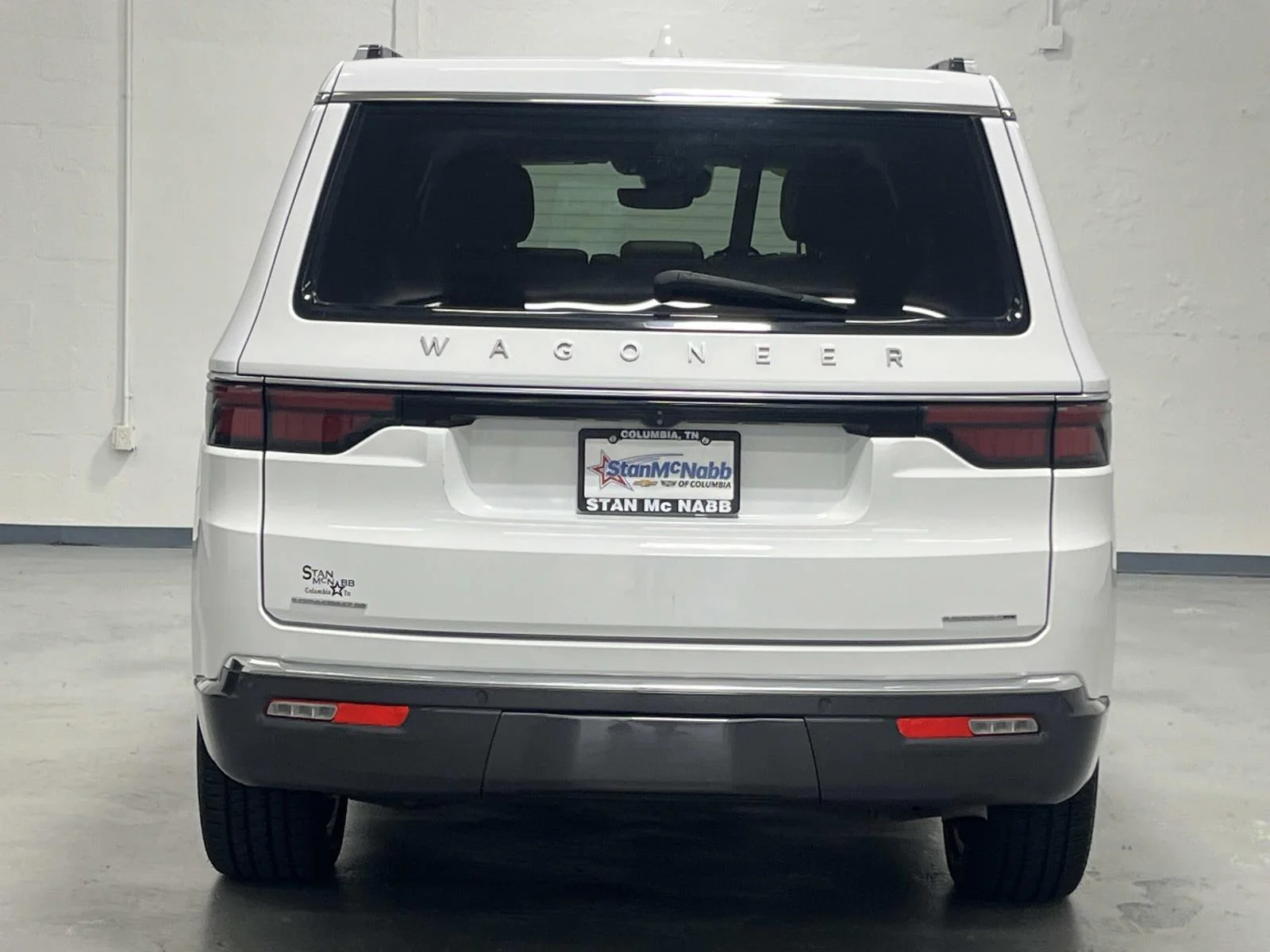 Used 2022 Bright White Clearcoat Jeep Series III 4wd 5.7L V8 1 Owner image 7