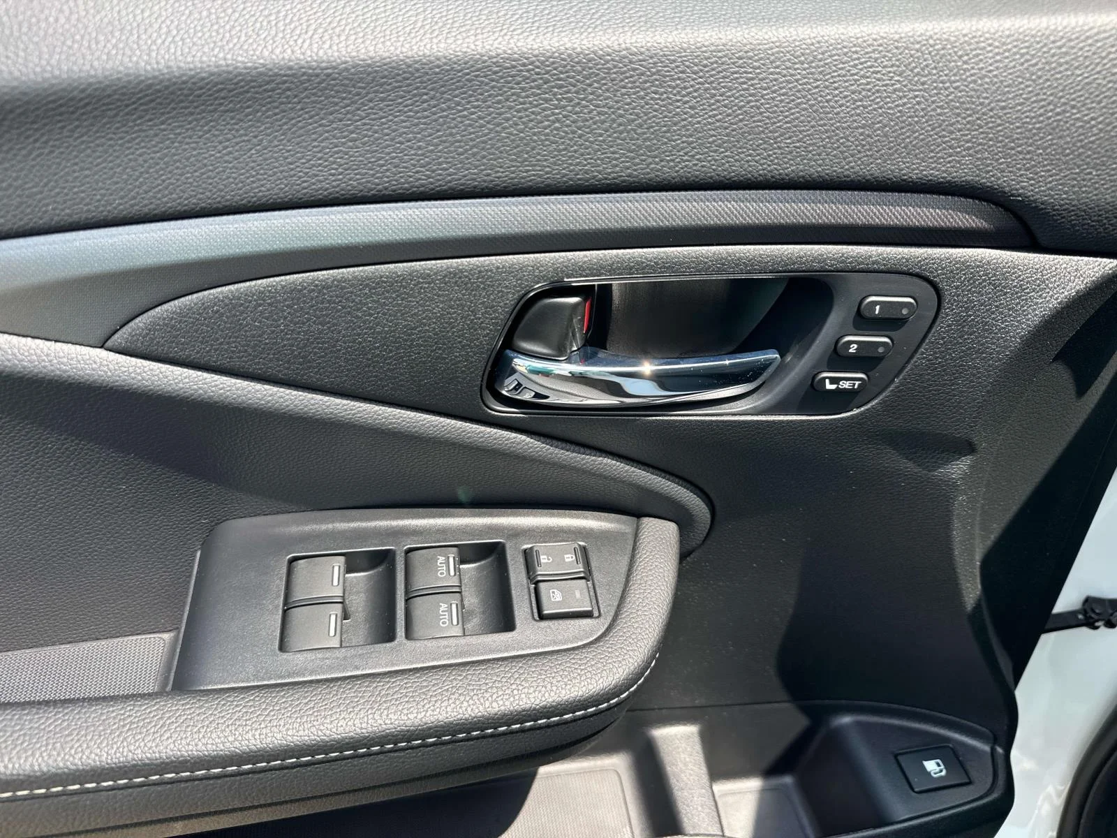 Used 2025 White Honda RTL AWD image 19